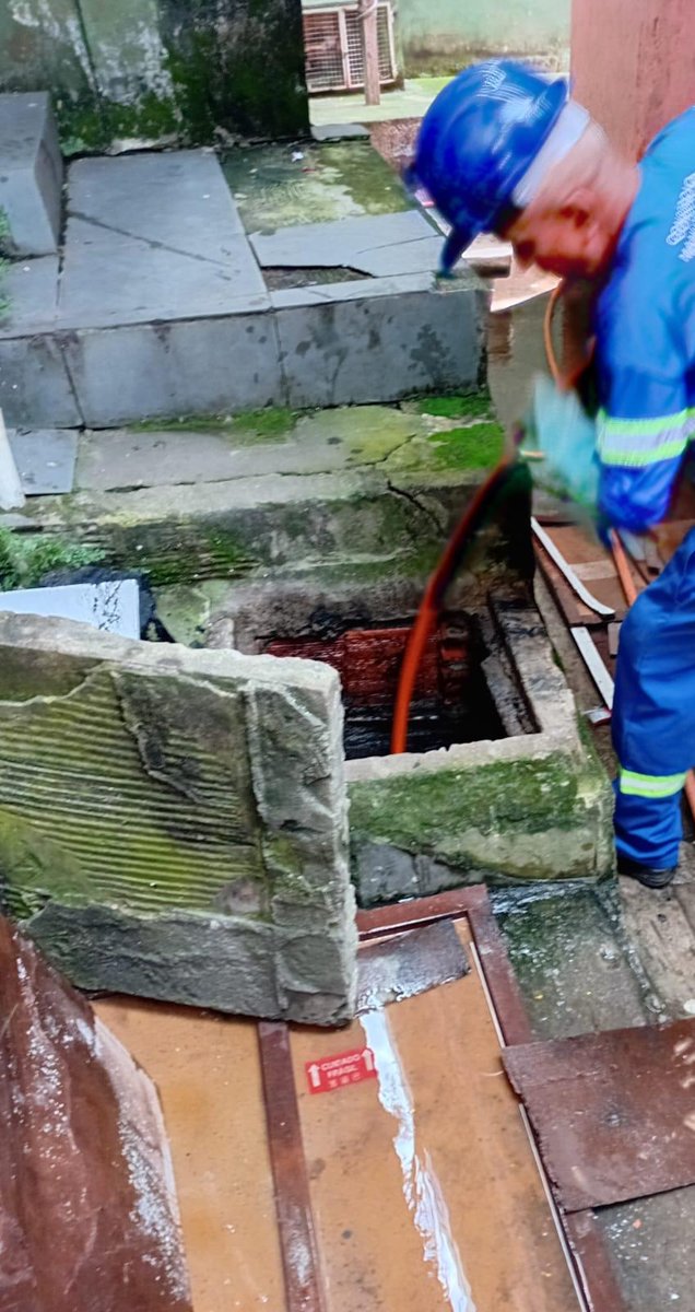 Técnico ALFA JET em limpeza de caixa externa